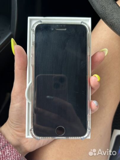 Телефон iPhone se 2020