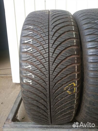 Goodyear Vector 4Seasons Gen-2 235/55 R17