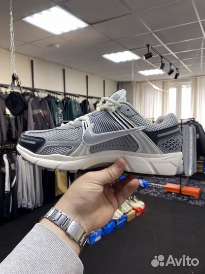 Кроссовки Nike Air Zoom Vomero 5