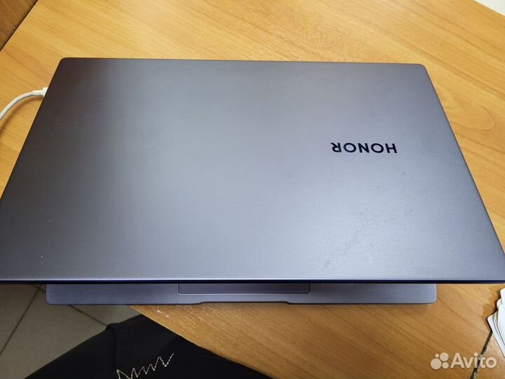 Honor MagicBook AMD Ryzen 5 3500U/8gb/256gb