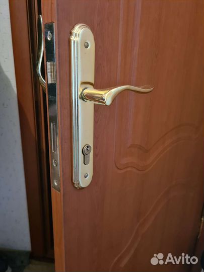 Дверь деревянная бу