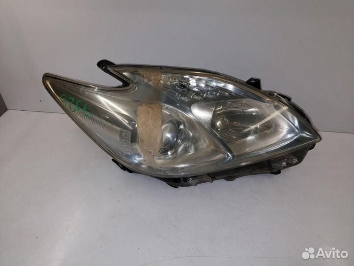 Фара правая Toyota Prius 3 ZVW30 (2009 - 2011)