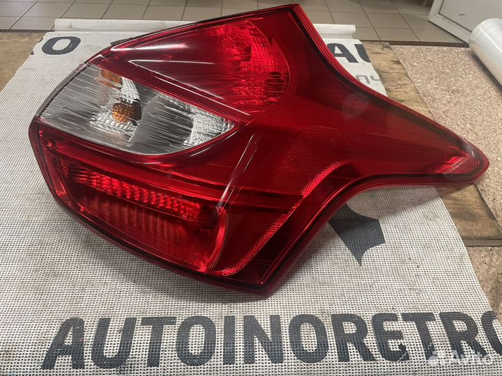 Фонарь правый Ford Focus 3 хэтчбек 1825319
