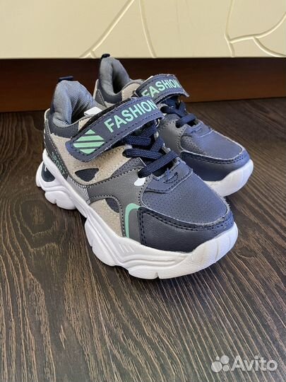 Сапоги,крассовки,ботинки на мальчика 26 размер