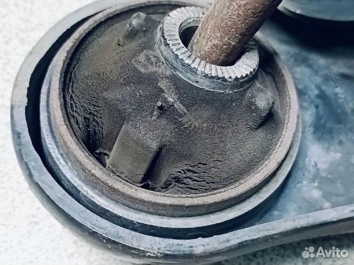 Рычаг подвески нижний передний правый Toyota Vista