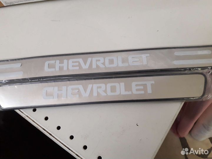 Декоративные накладки на пороги 