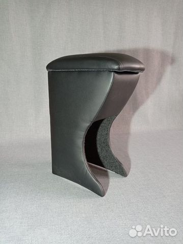 Подлокотник Toyota Voxy