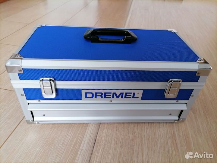 Dremel 8220 топовый кейс + расходники