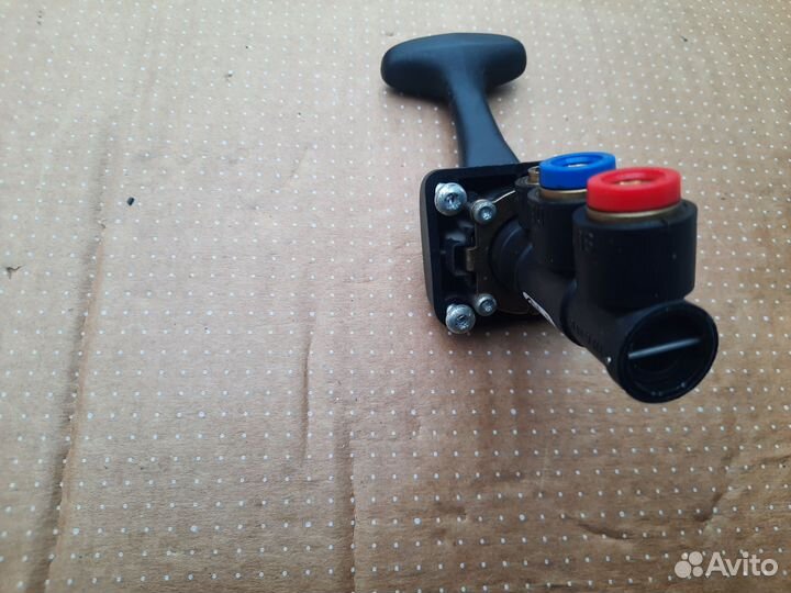 Продается кран ручника (парашют) Freightliner