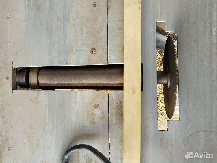 Циркулярный станок по дереву