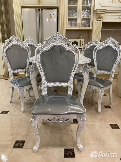 Столы и стулья