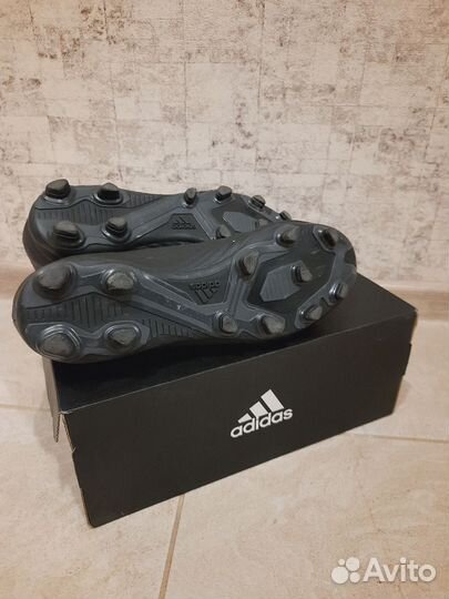 Футбольные бутсы adidas