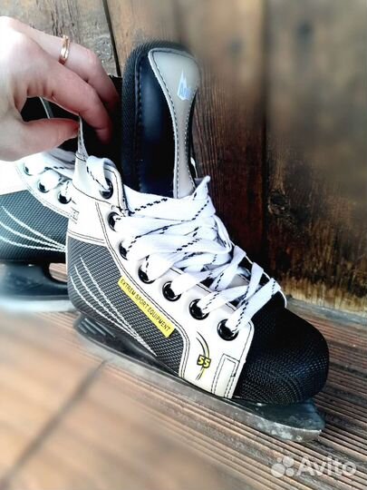 Коньки хоккейные