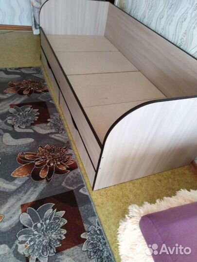 Кровать
