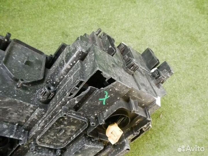 Фара правая Volkswagen Tiguan