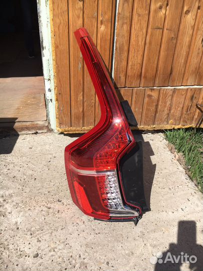 Фонарь задний левый Вольво хс 90