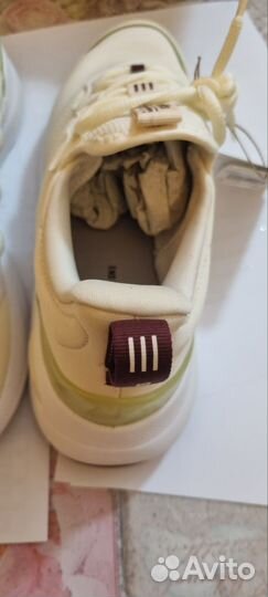 Кроссовки женские фирмы Адидас