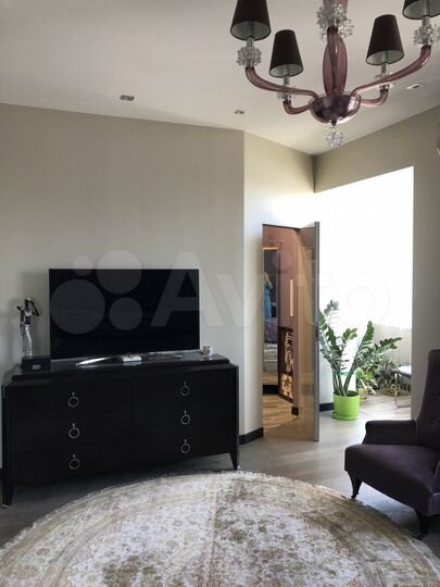 4-к. квартира, 140 м², 8/8 эт.