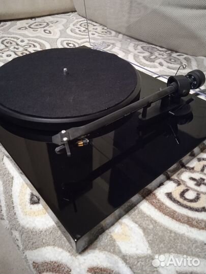 Проигрыватель винила pro-ject debut III