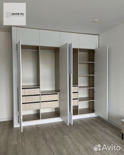 Шкаф-купе с зеркалом