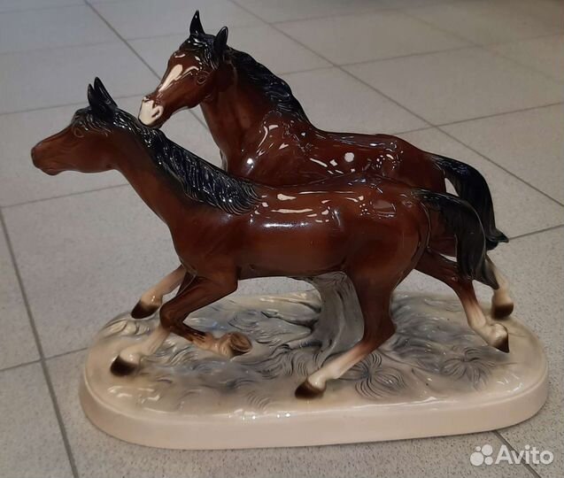 Плясунья, девушка с ребенком,кони Герм