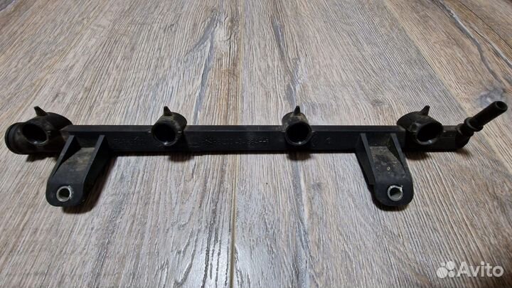 Рейка топливная (рампа) Renault Sandero