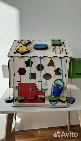 Бизиборд домик развивающий