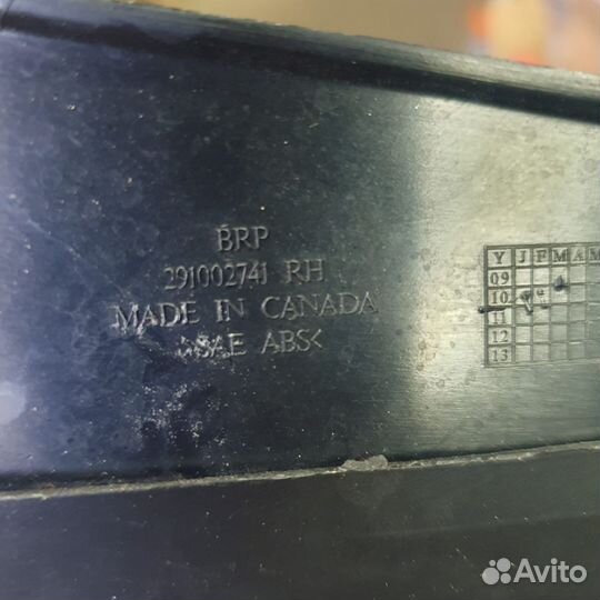 Боковая облицовка в сборе (правая) на BRP