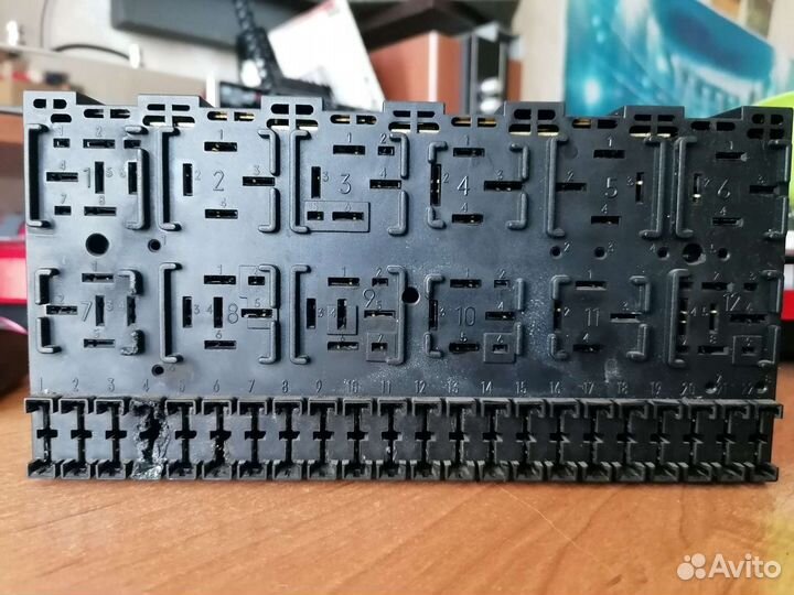 Блок реле и предохранителей passat b3