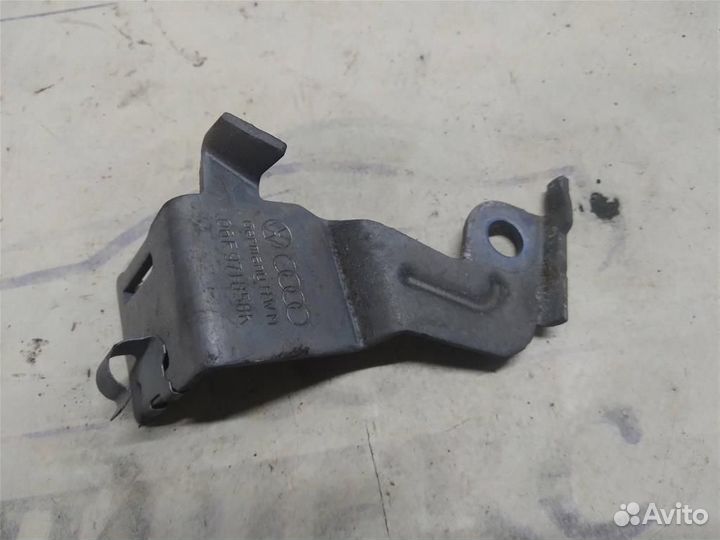 Кронштейн (сопут. товар) VW Passat (B6) 2005-2010