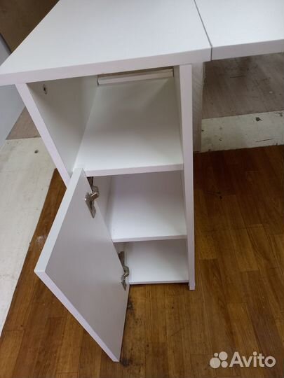 Маникюрный стол складной новый