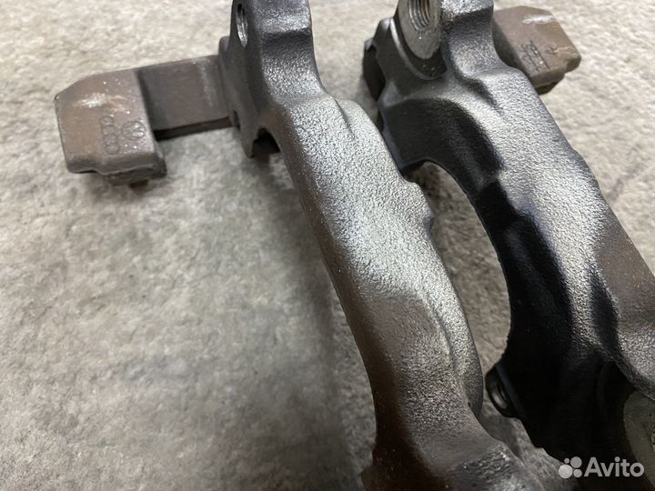 Скоба оригинал переднего суппорта VAG 288 mm