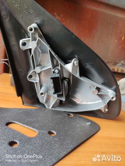 Боковое зеркало