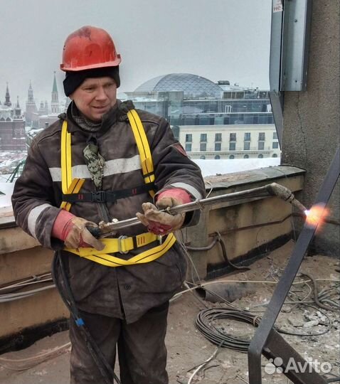 Газорезчик металлолома