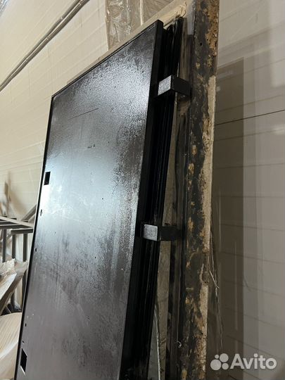 Дверь входная металлическая