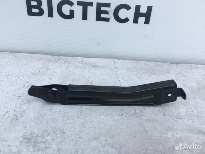 Кронштейн бампера Mercedes W251 A2518801114