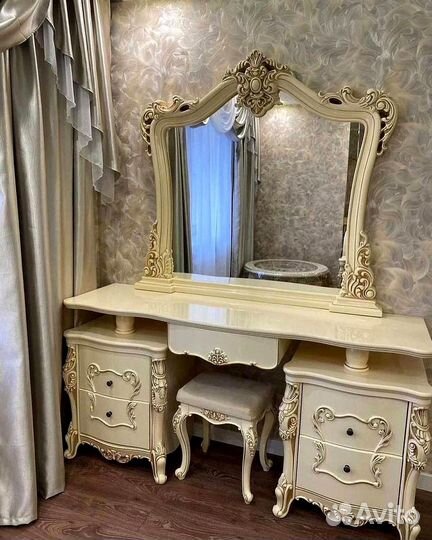 Спальный гарнитур