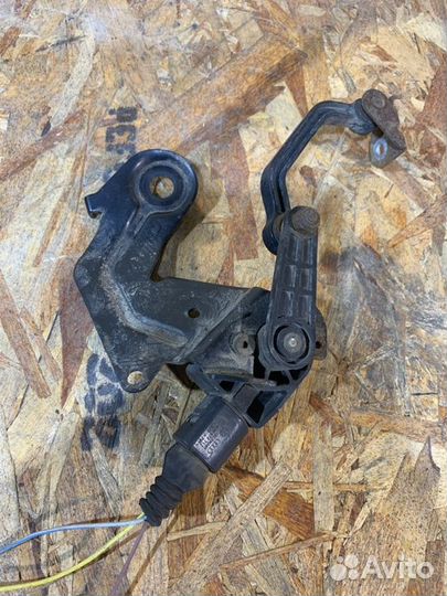 Датчик положения кузова задний Audi А6 C6