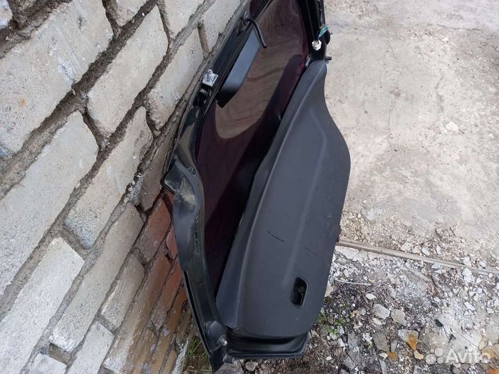 Задня дверь toyota vitz