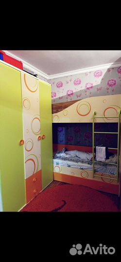 Двухярусная кровать и шкаф в б/у