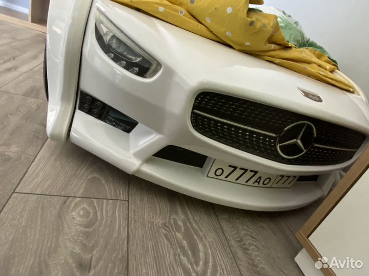 Детская кровать машина