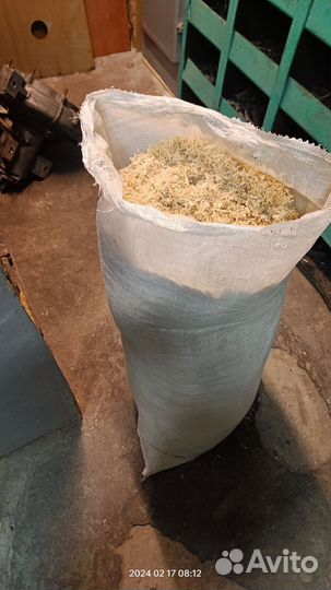 Опилки в мешках