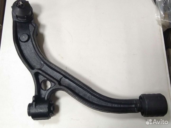 Chrysler Voyager (2001-2007) рычаг передний правый