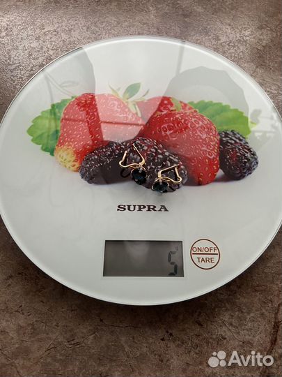 Золотые серьги с топазом