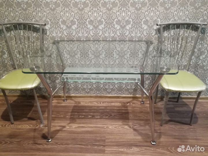 Кухонный стол стеклянный