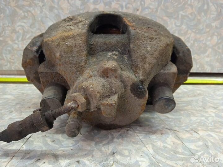 Суппорт передний левый Ford Focus 3 pnda 2012