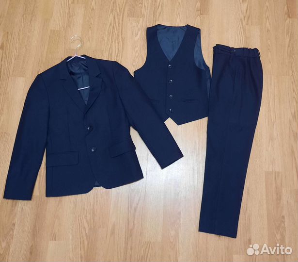 Костюм тройка на мальчика 122