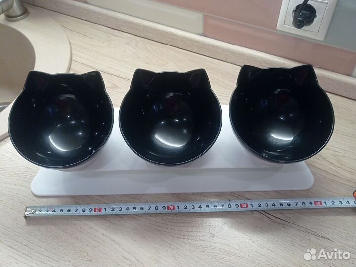 Миски для животных и игрушки для кота