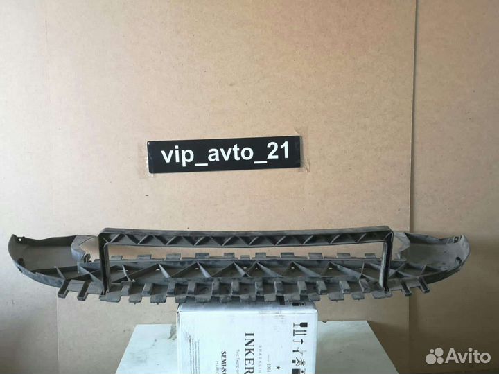 Пыльник переднего бампера вольво с30