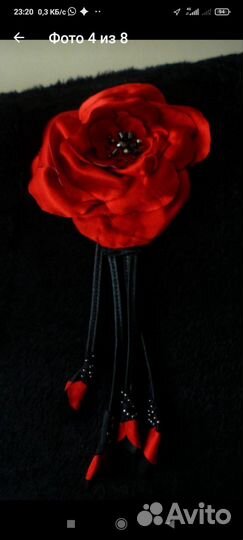 Украшение на платье цветы